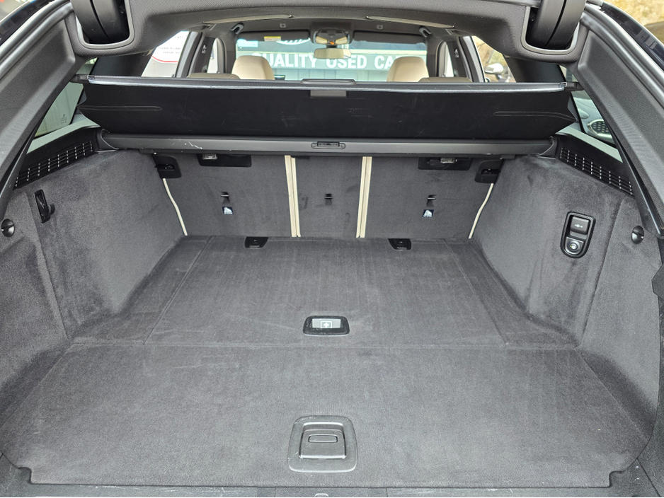 2017 BMW 5 Series - image 35