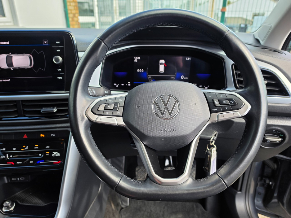 2022 Volkswagen T-Roc - image 17