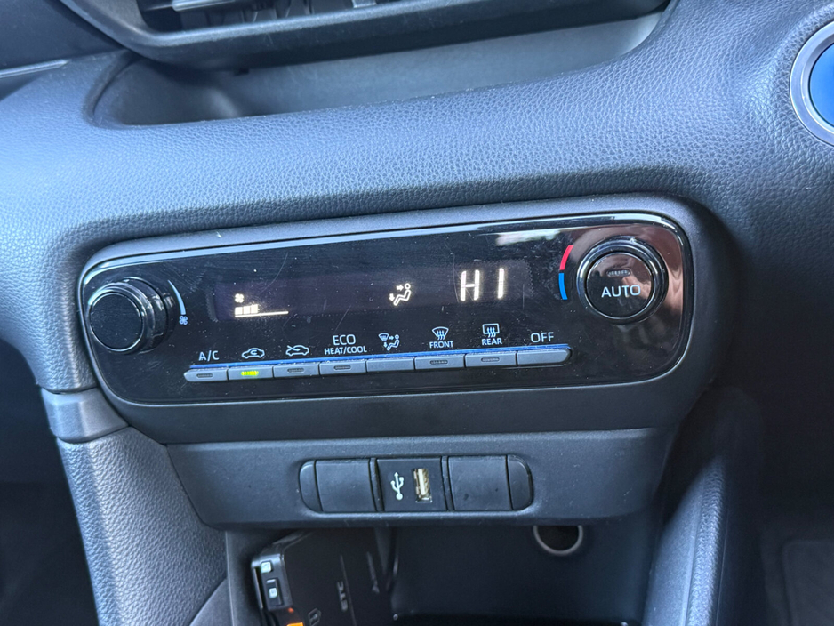 2021 Toyota Yaris - image 16