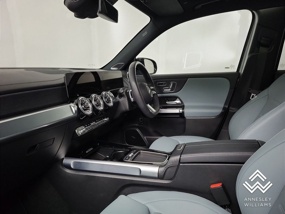 2025 Mercedes-Benz EQB - image 13