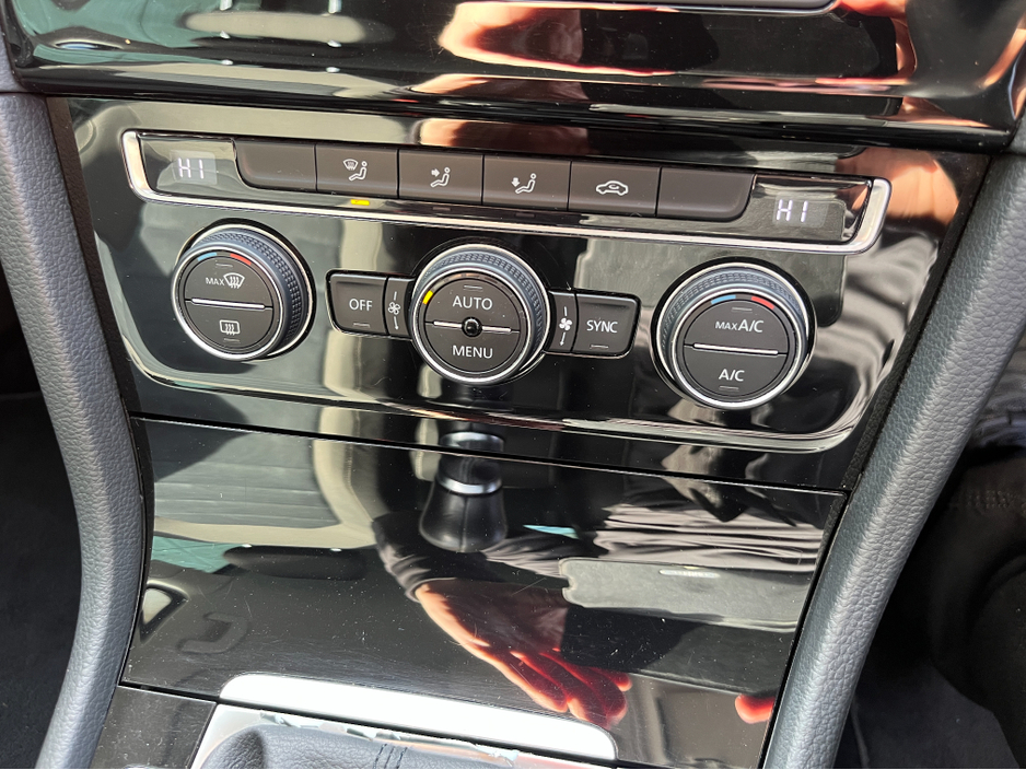 2016 Volkswagen Golf - image 18