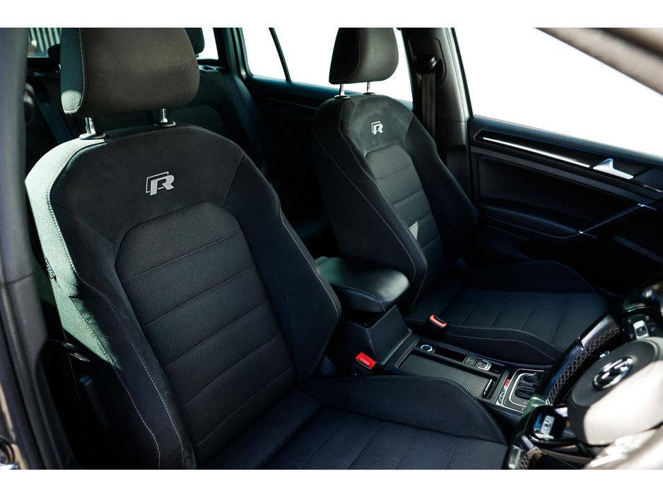 2017 Volkswagen Golf - image 10