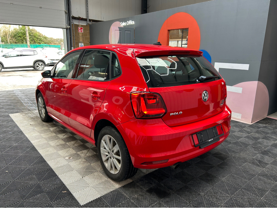 2016 Volkswagen Polo - image 3
