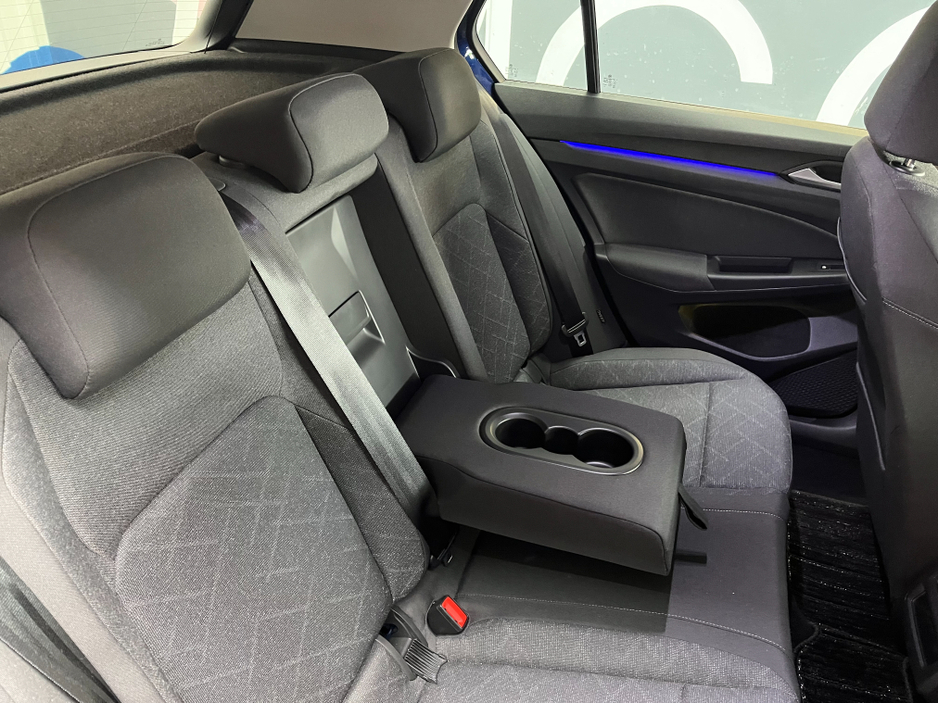 2021 Volkswagen Golf - image 11