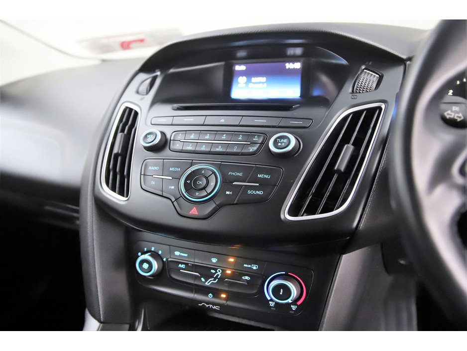 2016 Ford Focus - image 23