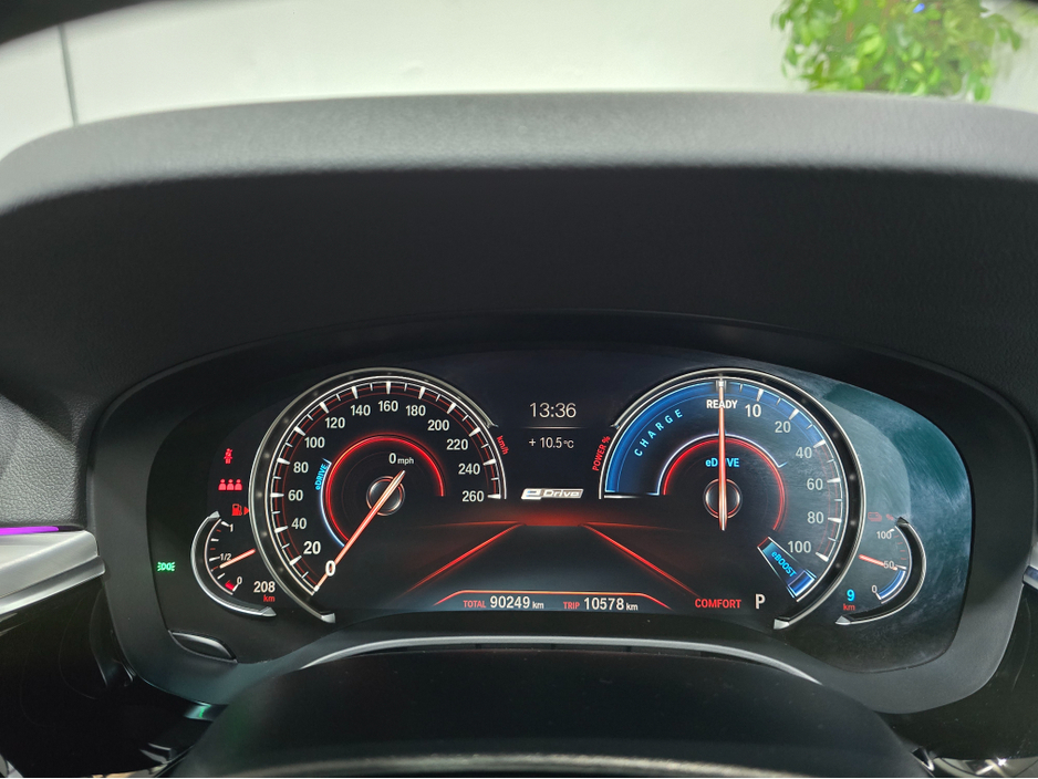 2018 BMW 5 Series - image 31