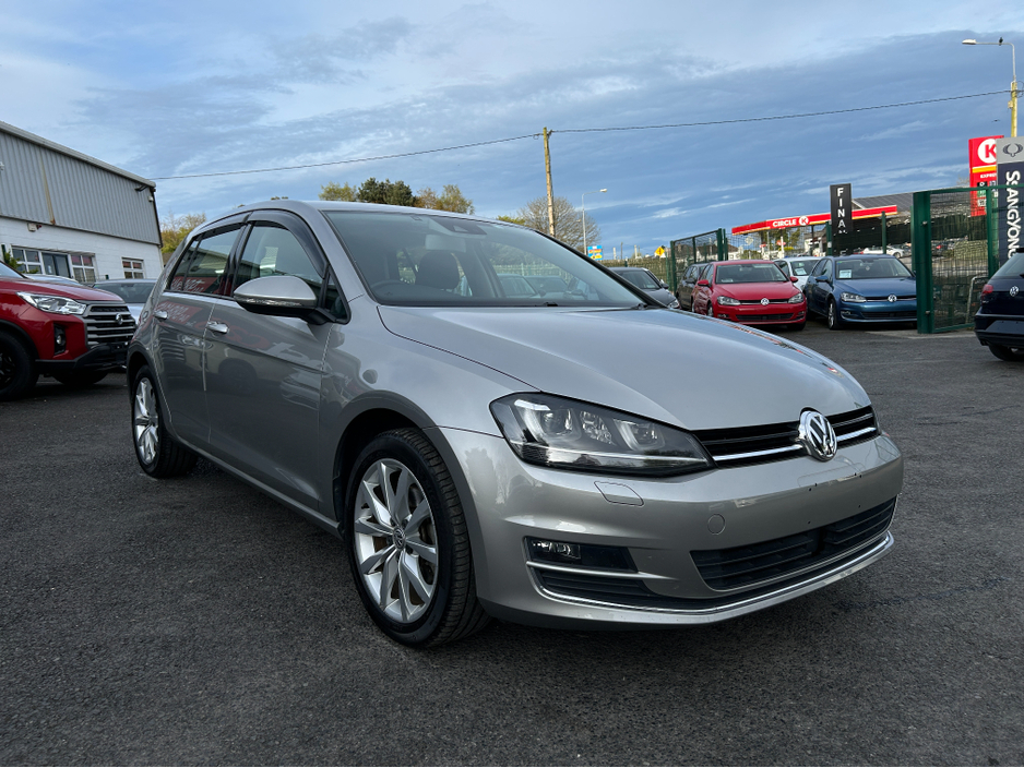 2015 Volkswagen Golf - image 2