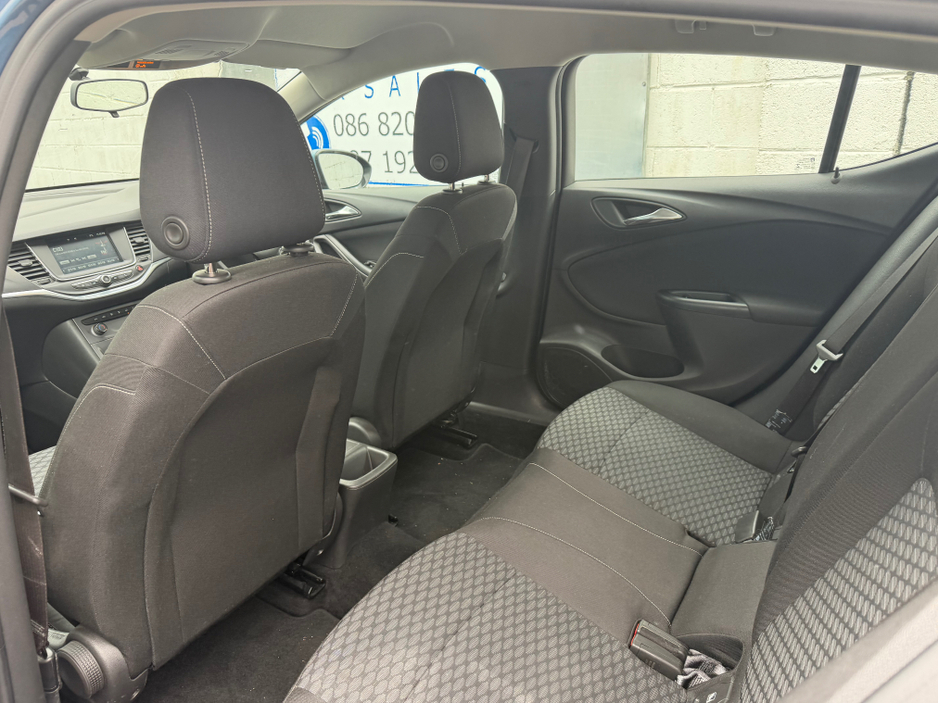 2017 Opel Astra - image 6