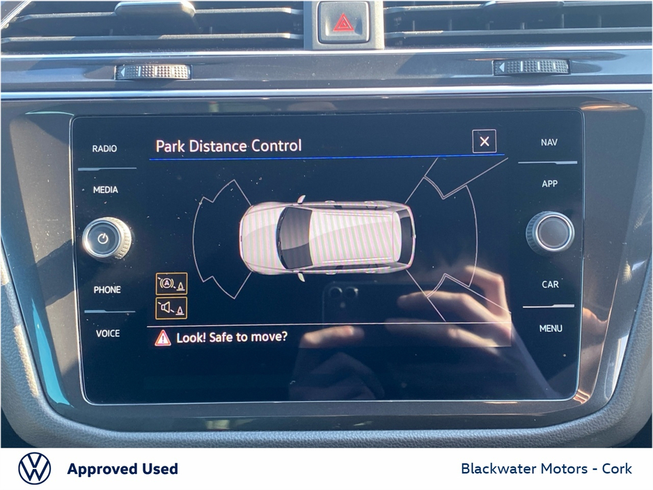 2022 Volkswagen Tiguan - image 17