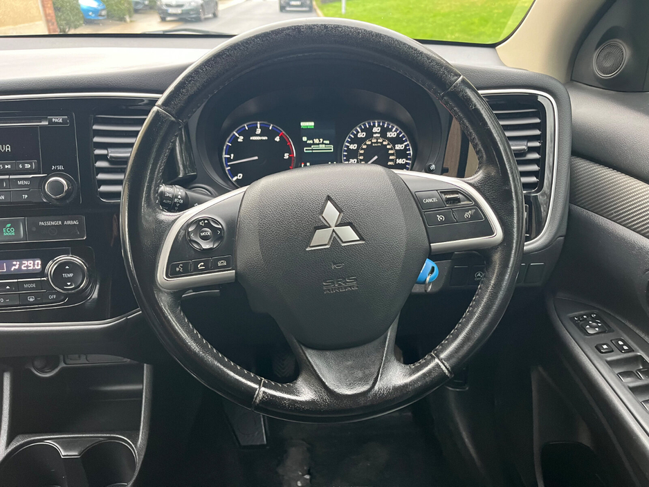 2015 Mitsubishi Outlander 2.2 DI-D 150PS 6MT 4WD 7-Seater Intense €11,950