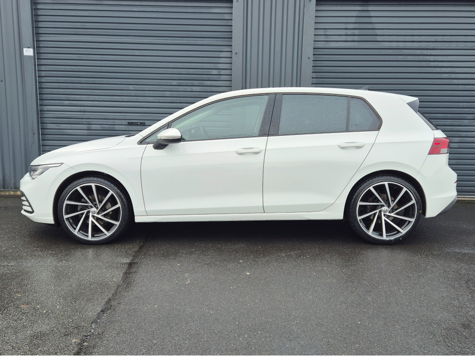 2023 Volkswagen Golf 2.0 TDI LIFE €26,995