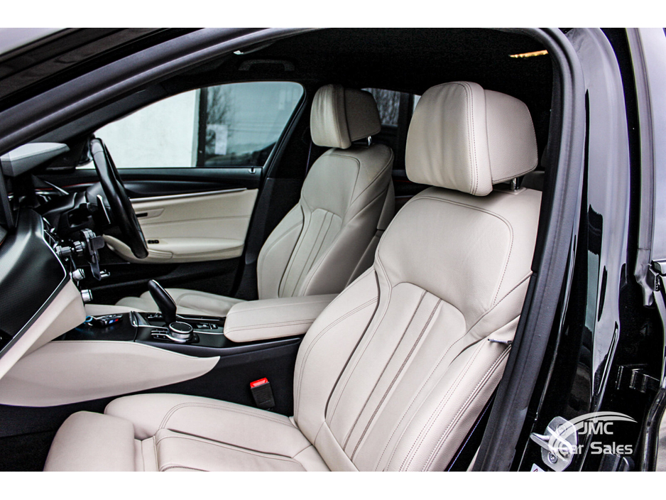 2021 BMW 5 Series - image 24