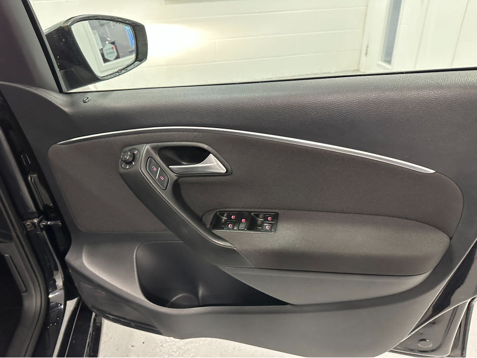 2016 Volkswagen Polo (162) POLO 1.2TSI COMFORTLINE DSG LOW KMS VW/AUDI SPECIALISTS WWW.DENISDARCYCARS.IE €12,950