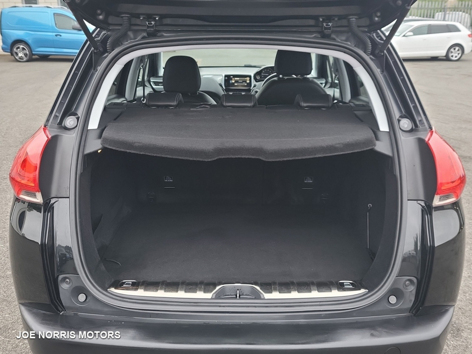 2016 Peugeot 2008 - image 9