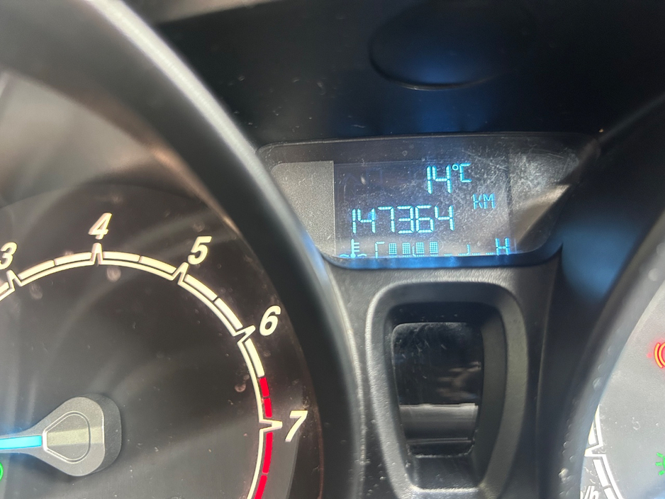 2013 Ford Fiesta - image 11