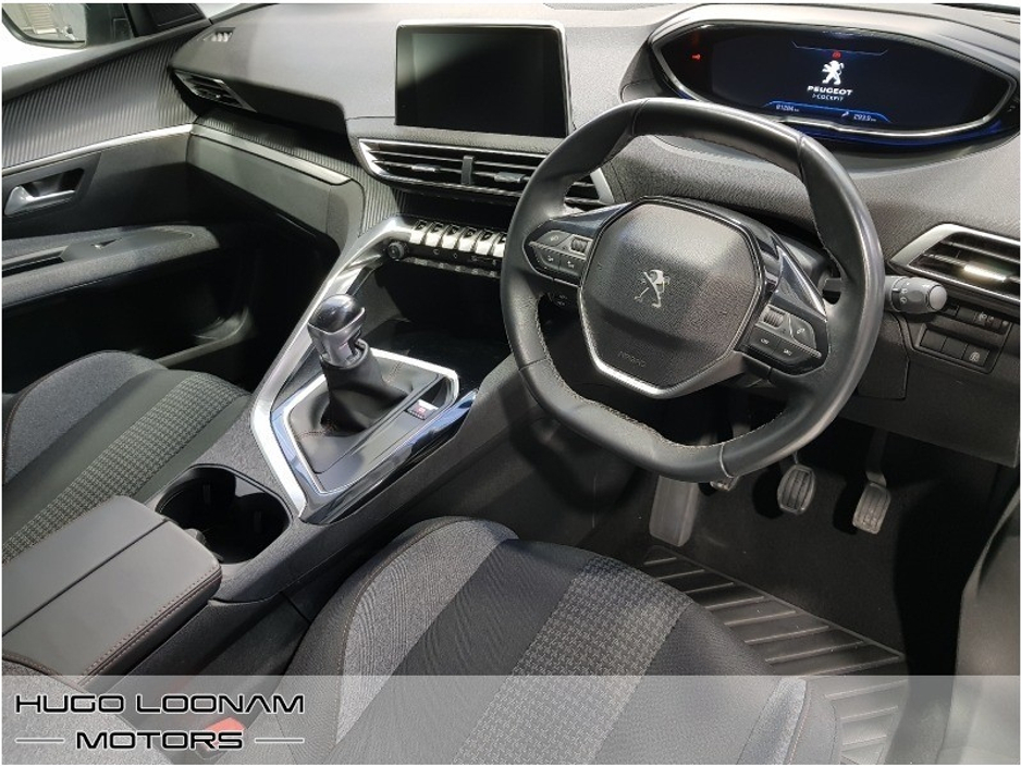 2018 Peugeot 5008 - image 11