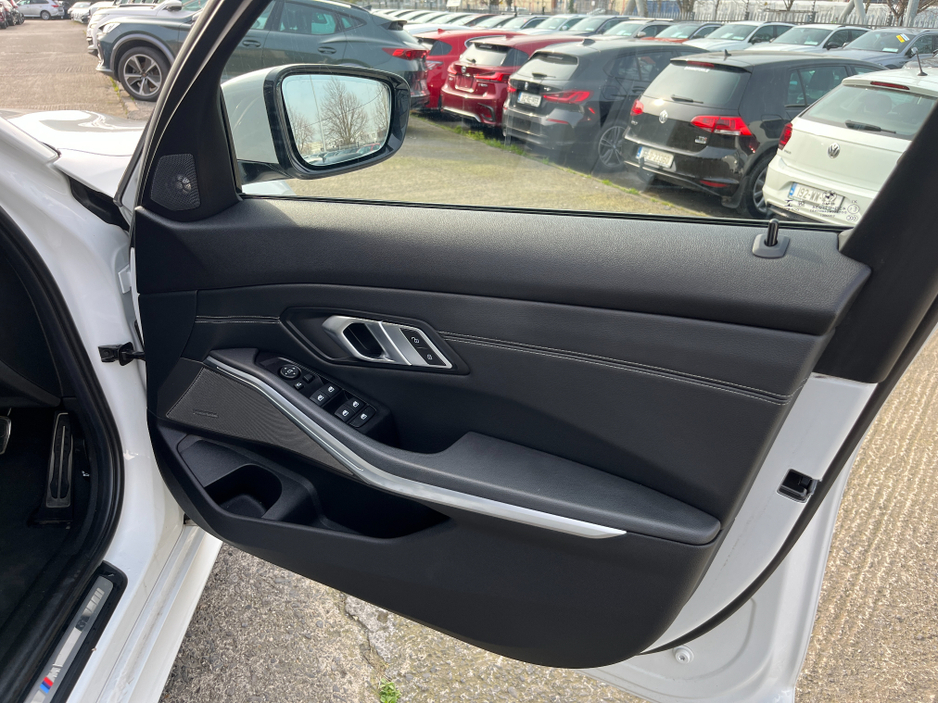 2020 BMW 3 Series - image 11