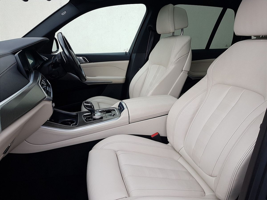 2022 BMW X5 - image 7