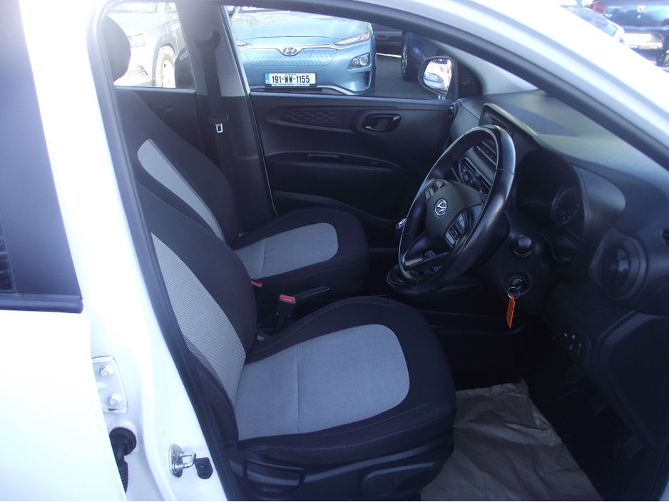 2021 Hyundai i10 - image 8