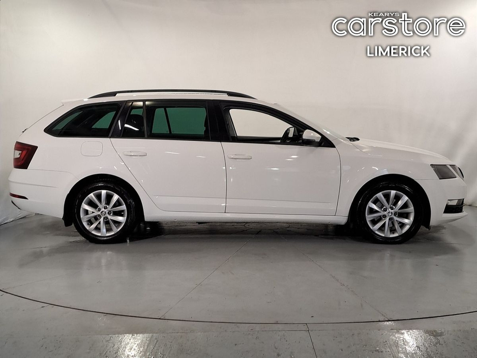 2019 Skoda Octavia - image 2