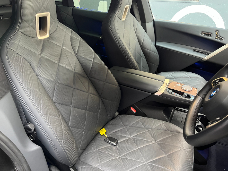 2023 BMW iX - image 9