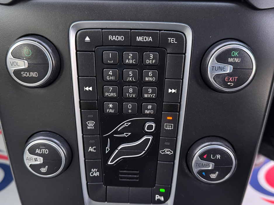 2016 Volvo V40 - image 12