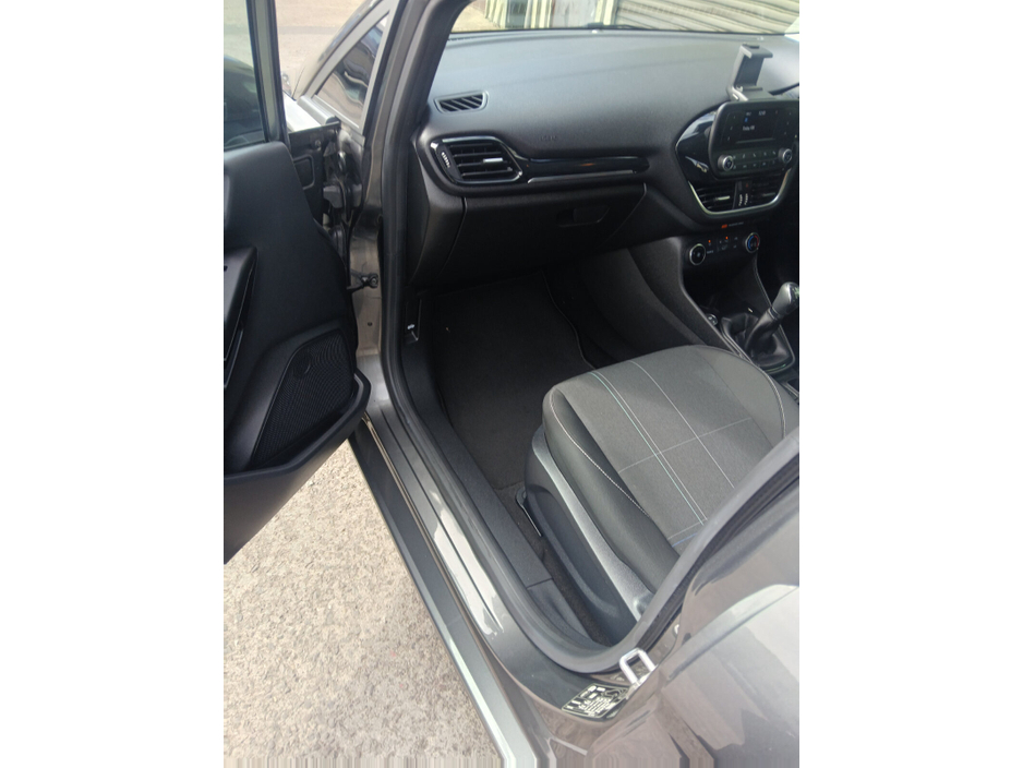 2019 Ford Fiesta - image 18