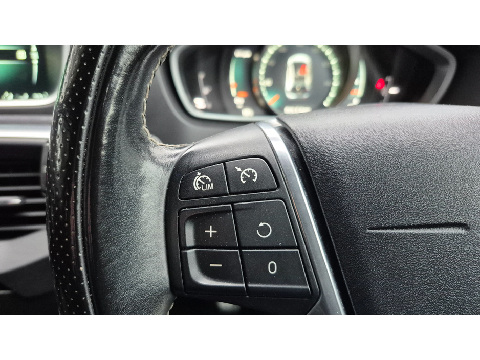 2016 Volvo V40 2.0 D2 R-DESIGN 120BHP 5DR 40 SERIES €8,250