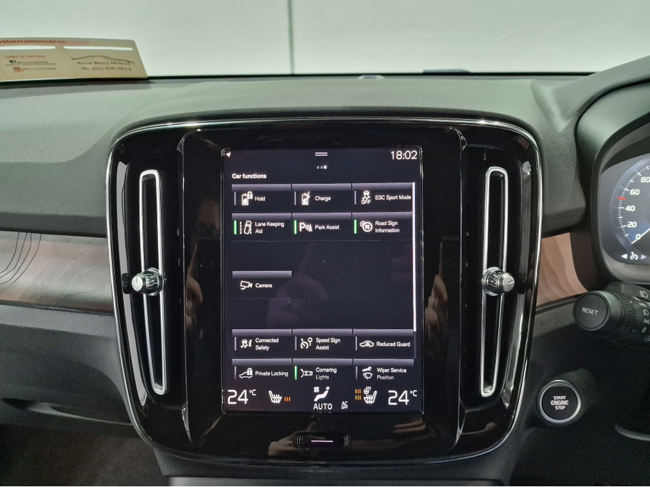 2023 Volvo XC40 T4 PLUS DARK RECHARGE AUTOMATIC **ONE OWNER / APPLE CARPLAY / CRUISE CONTROL / ELECTRIC BOOTLID / HEATED FRONT & REAR SEATS / HEATED STEERING WHEEL / 360 DEGREE CAMERA / WIRELESS PHONE CHARGING** €38,900