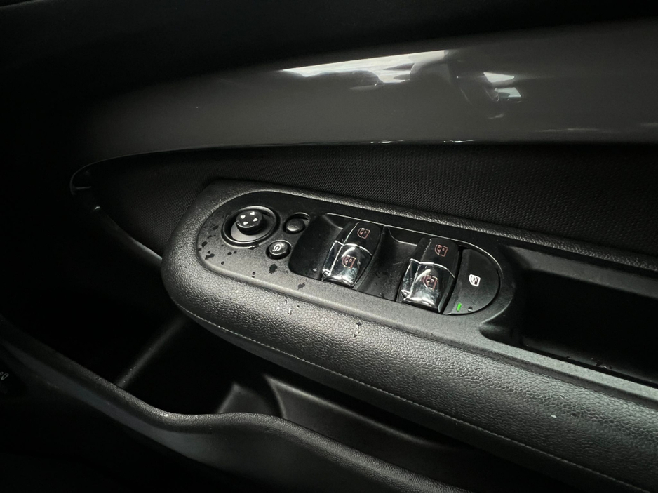 2017 MINI Clubman - image 16