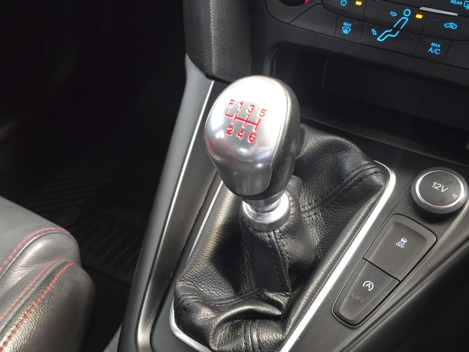 2016 Ford Focus - image 15