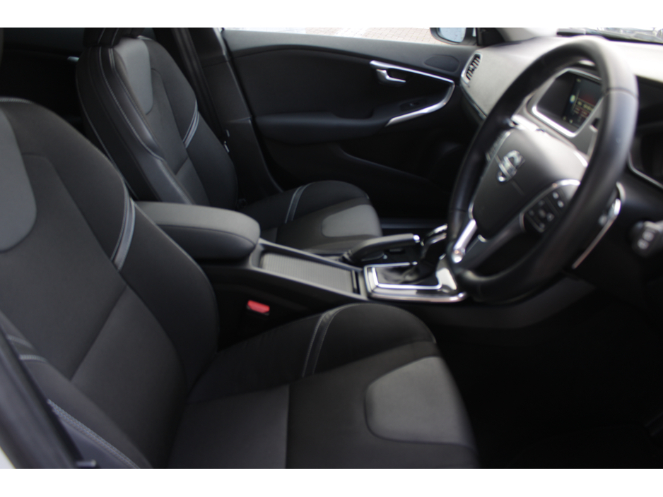 2016 Volvo V40 2.0D4 SPORT 5DR HATCHBACK AUTO HUGE SPEC  // 1 OWNER CAR // AS NEW CONDITION THROUGHOUT // BUY WITH CONFIDENCE AA AND SIMI APPROVED DEALER 2025 // FINANCE ARRANGED // €14,950