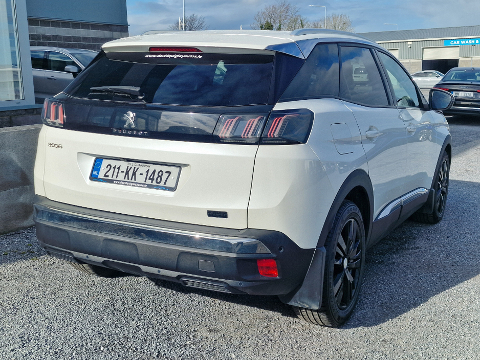 2021 Peugeot 3008 - image 3