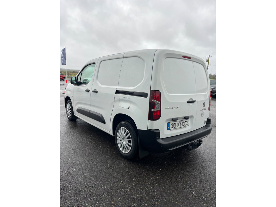 2020 Peugeot Partner - image 4