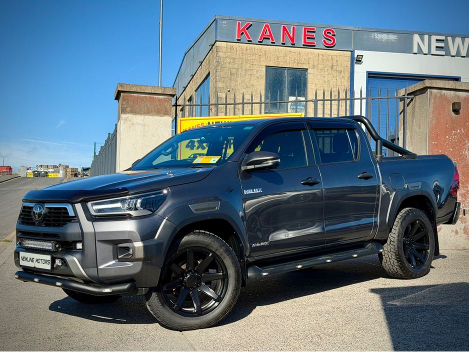 2024 Toyota Hilux - image 2