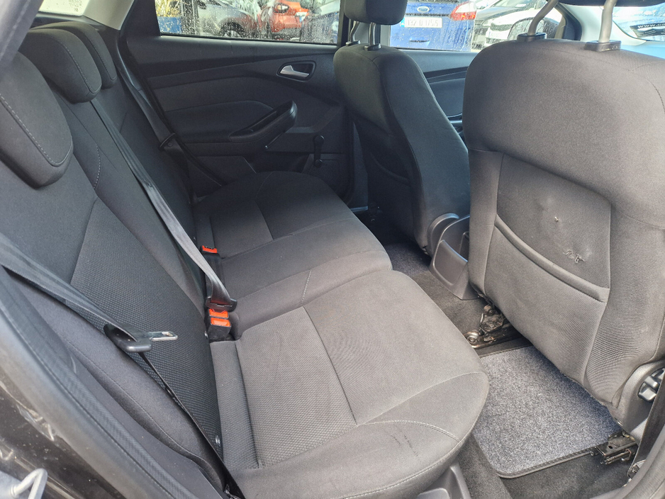 2016 Ford Focus - image 16