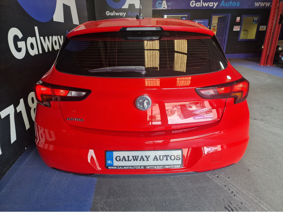 2017 Opel Astra - image 8