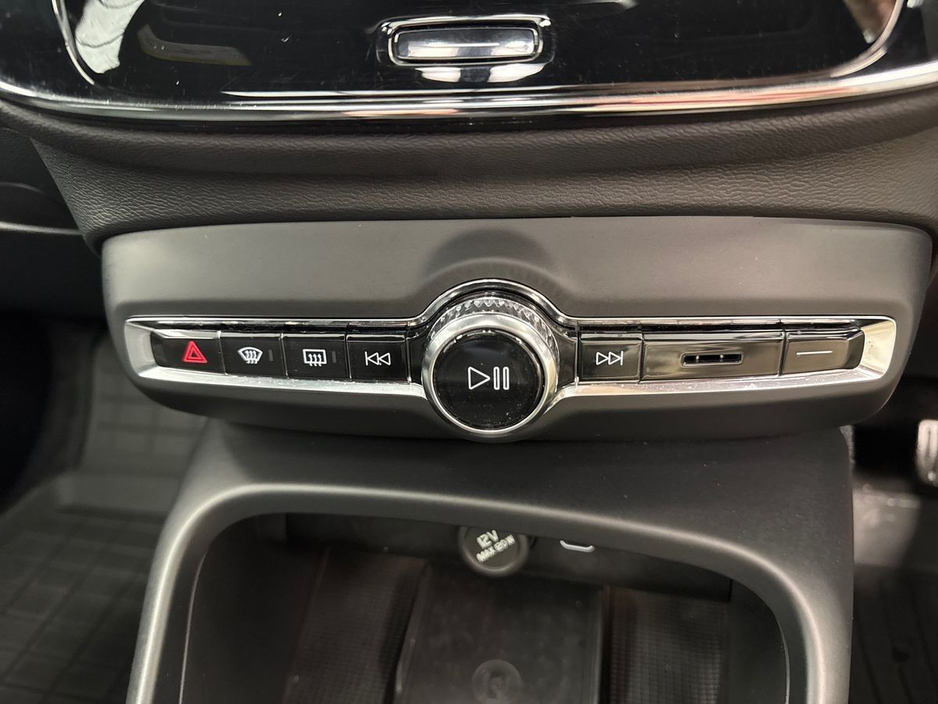 2024 Volvo XC40 - image 18
