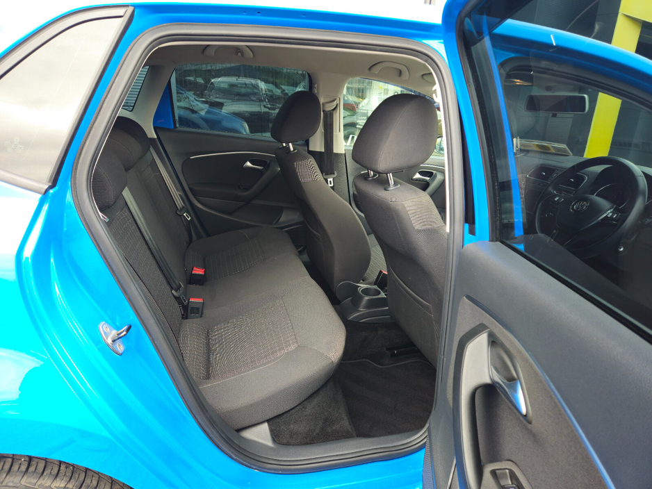 2014 Volkswagen Polo - image 9