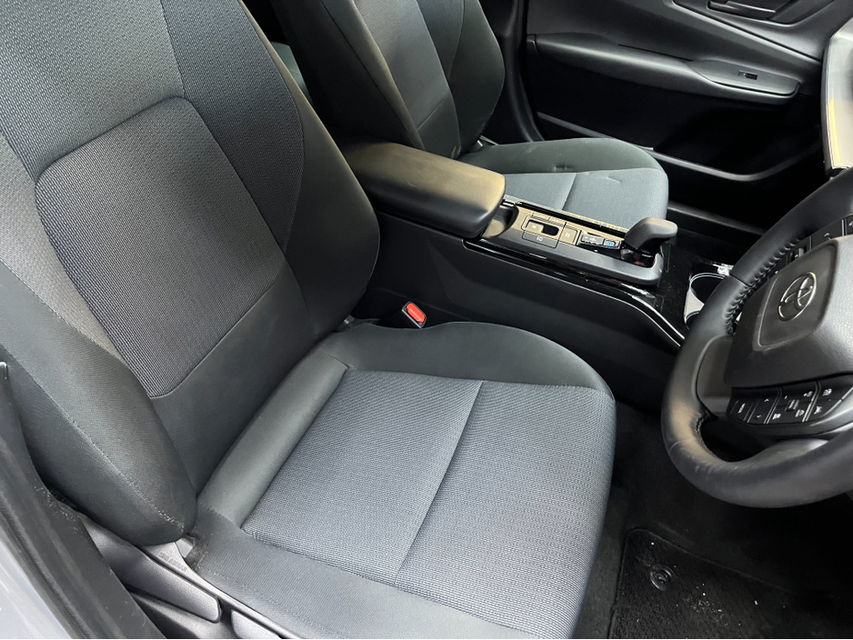 2025 Toyota Prius - image 9