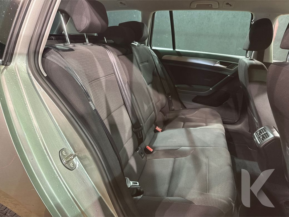 2016 Volkswagen Golf - image 13