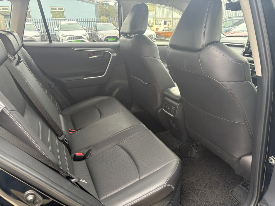 2022 Toyota Rav4 - image 10
