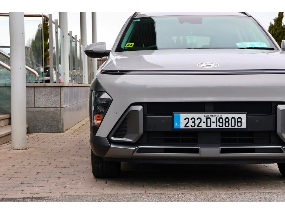 2023 Hyundai Kona - image 3
