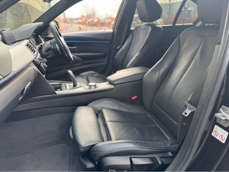 2017 BMW 3 Series - image 30