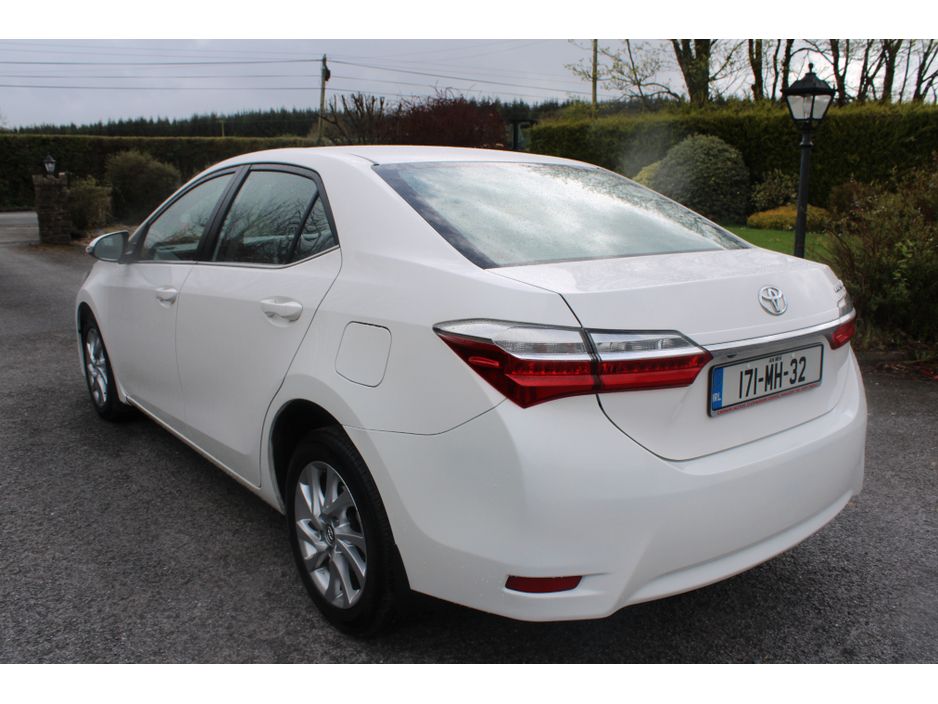 2017 Toyota Corolla - image 10