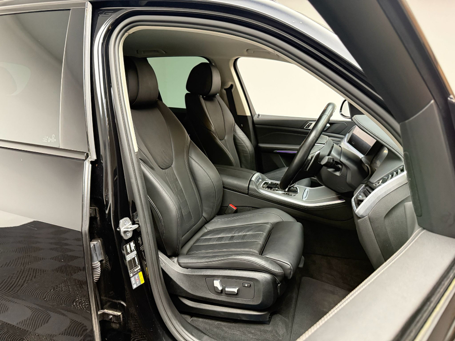 2021 BMW X5 - image 11