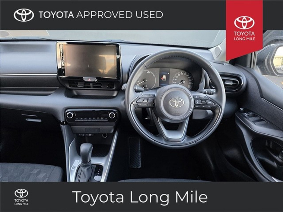 2023 Toyota Yaris - image 8