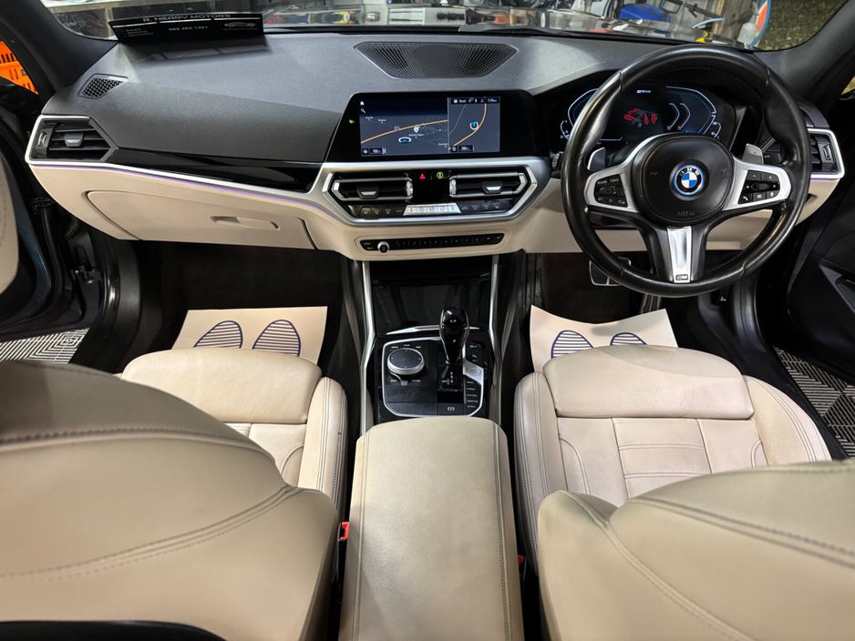 2021 BMW 3 Series - image 13