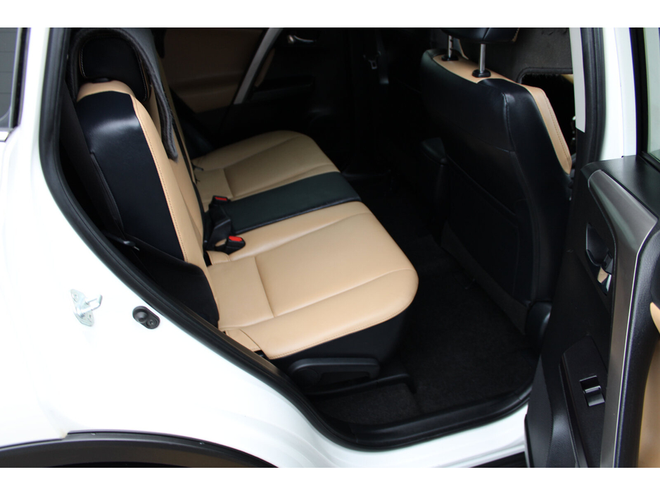 2017 Toyota Rav4 - image 14