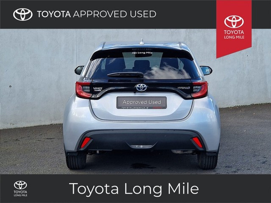 2023 Toyota Yaris - image 4